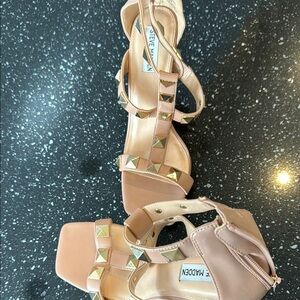 Steve Madden Women's Tan Sandals with Gold Accents